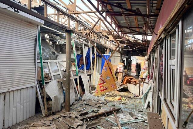 Окупанти атакували ринок у Нікополі: загинули 5 людей, ще 19 постраждали. Фото