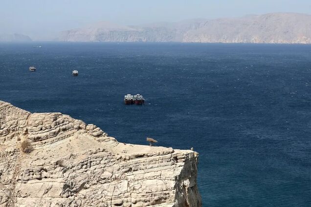 Іран анонсував часткове розблокування Ормузької протоки: для яких суден відкриють прохід