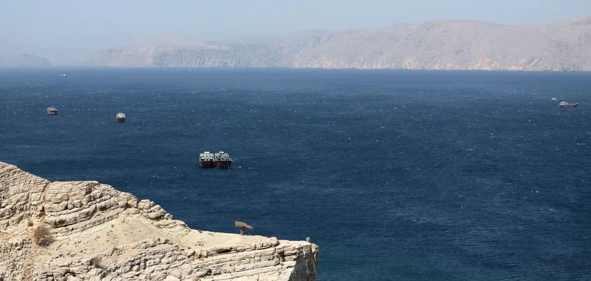 Іран анонсував часткове розблокування Ормузької протоки: для яких суден відкриють прохід