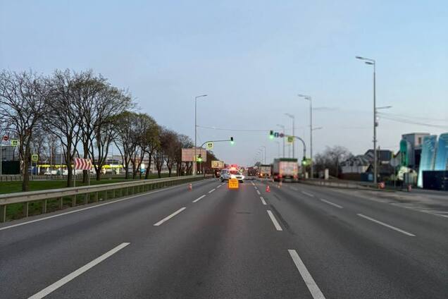 В Киеве произошло ДТП на Кольцевой дороге: движение затруднено, в сети сообщили о погибшем