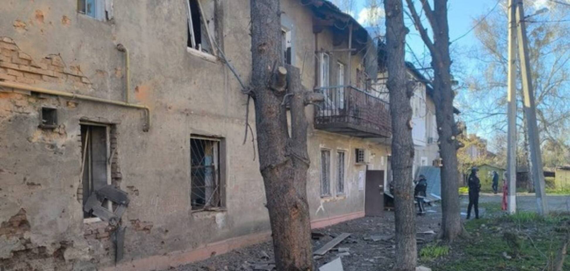 В Харькове вражеский дрон попал рядом с домом: пострадали две женщины, выбиты окна