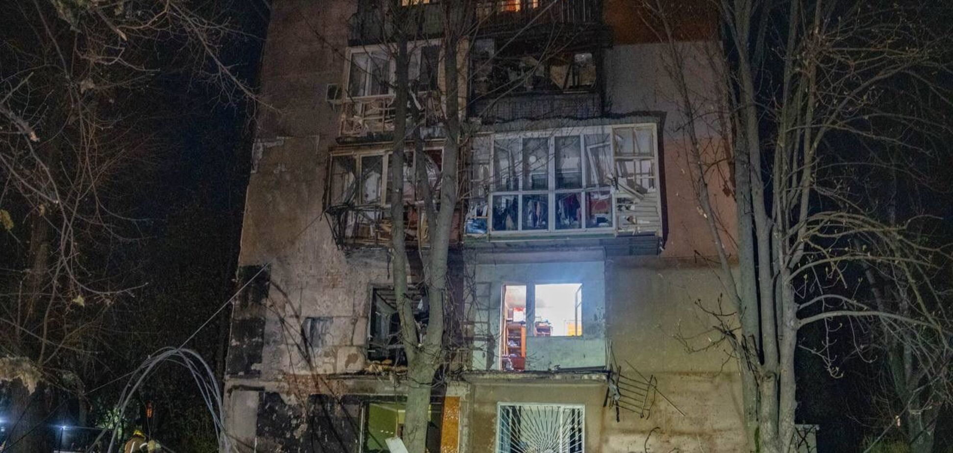 РФ атаковала Одессу в Вербное воскресенье: повреждена пятиэтажка, загорелись авто. Фото и видео