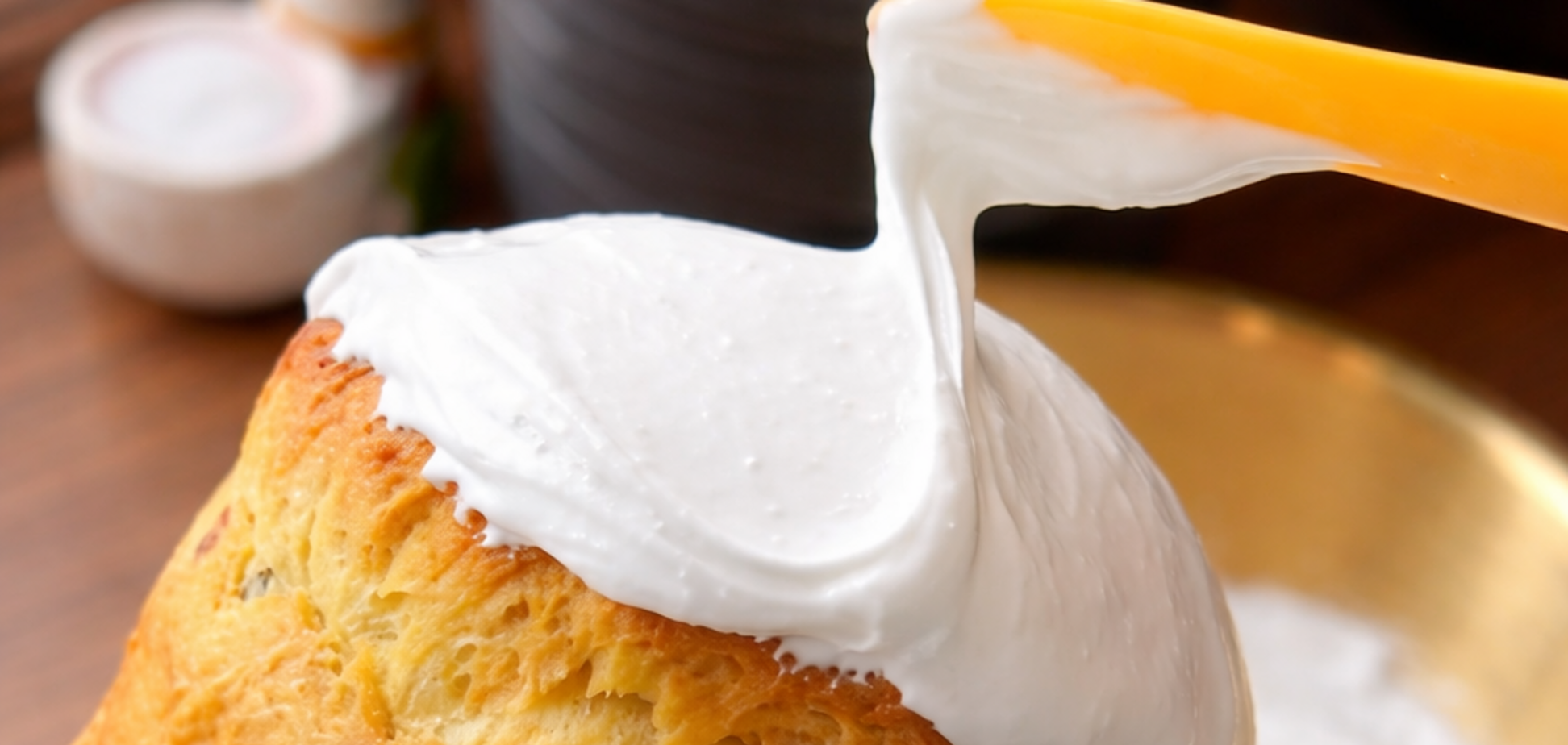 Як приготувати глазур на паску, щоб не тріскалась і не липла: найвдаліший рецепт