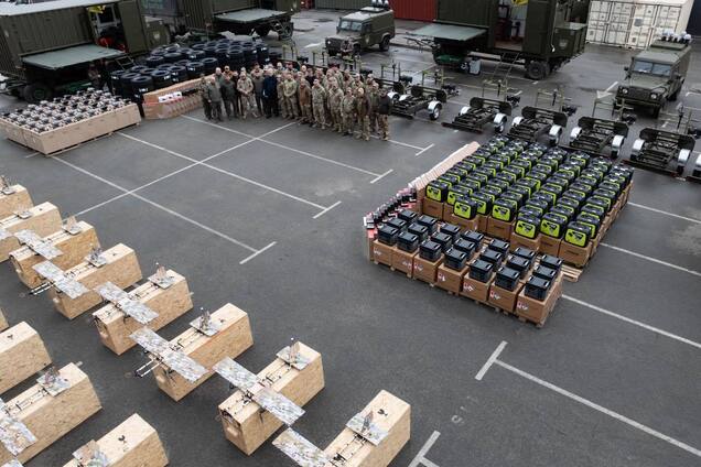 Наша армия – это настоящие герои и мы должны их поддерживать: Порошенко передал партию техники и дронов в 15 бригад и батальонов