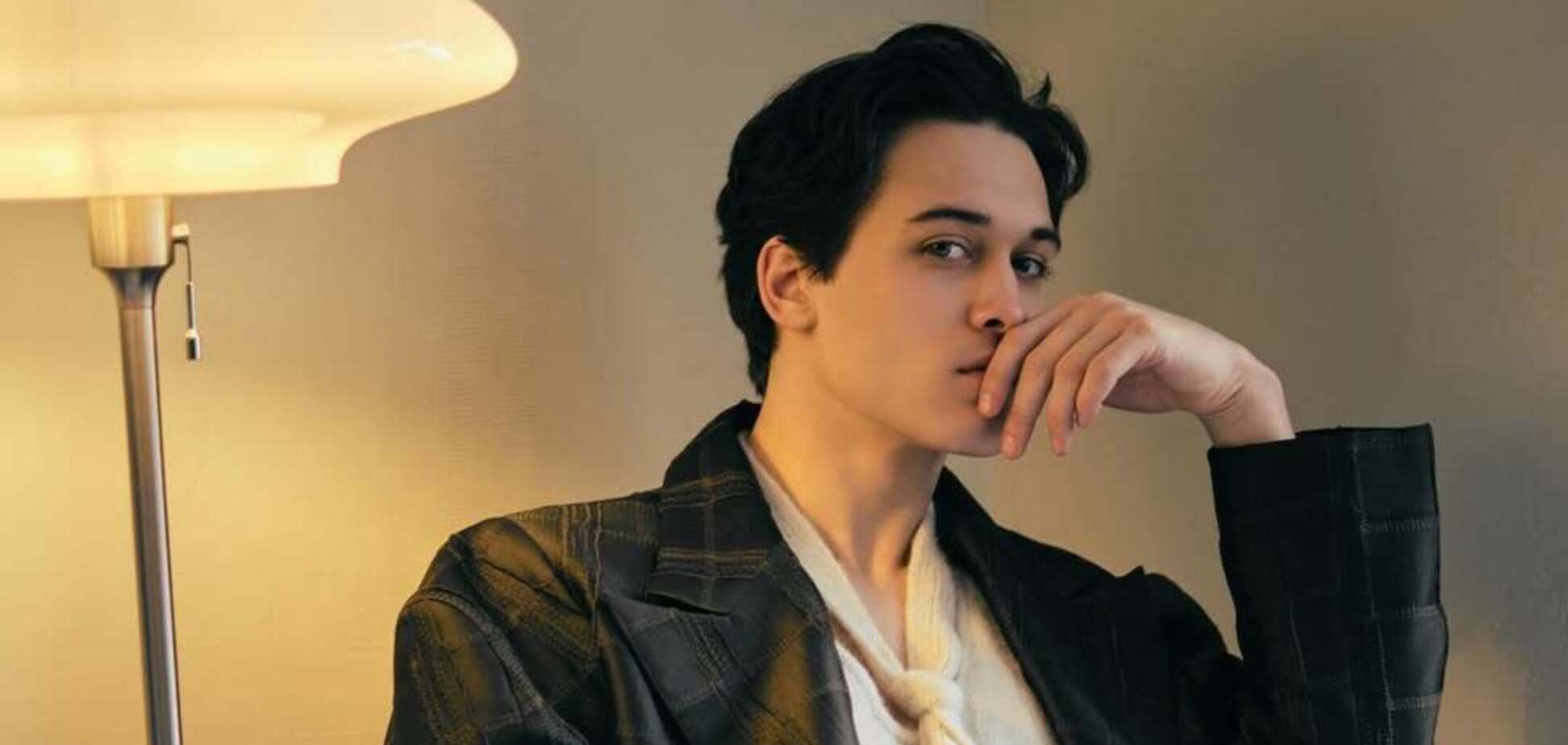 'Я брав ролі придурків'. Молодий 'секс-символ' українського театру зізнався, чому 'ховає' красу та тікає від слави своєї акторської династії