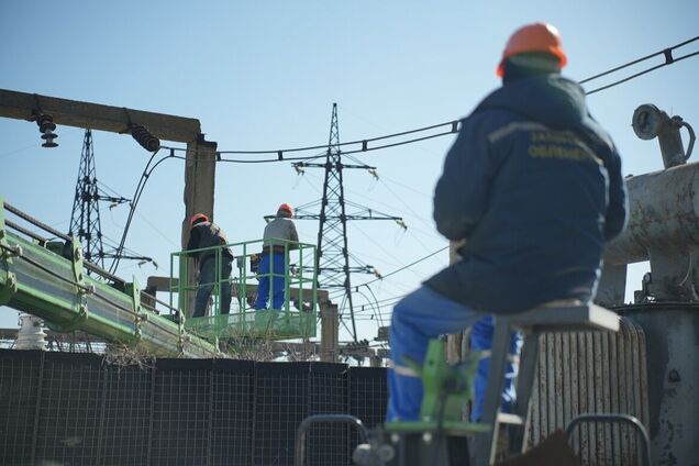 'Якби я залишився там ще на хвилину – вже не давав би інтерв'ю': енергетик з Запоріжжя розповів про російську атаку на підстанцію