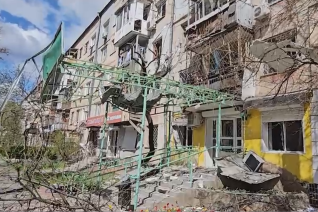 Росія ударом по Херсону вбила чотирьох людей, є поранені. Відео