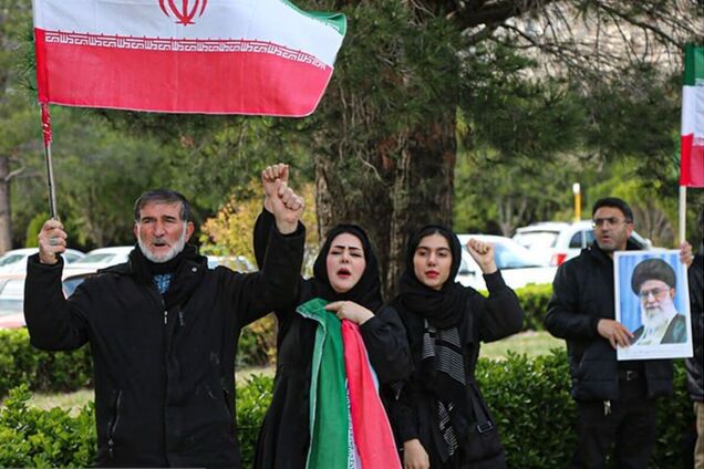 Іранський режим зганяє людей для прикриття об'єктів енергетики 'живим щитом' від ударів США. Фото і відео