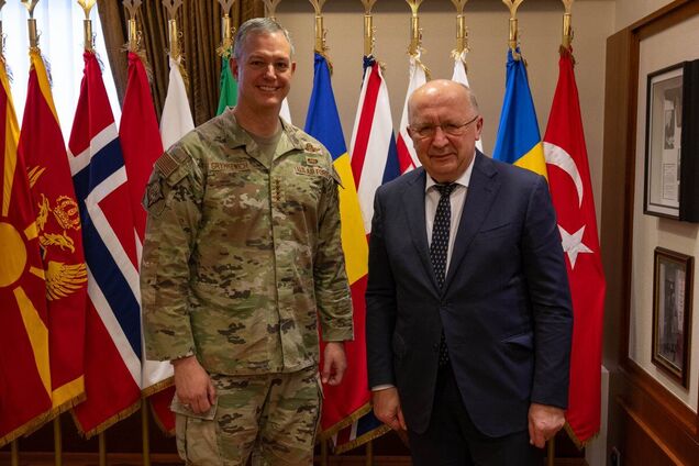 Главнокомандующий НАТО и еврокомиссар обсудили увеличение производства оборонной продукции. Фото