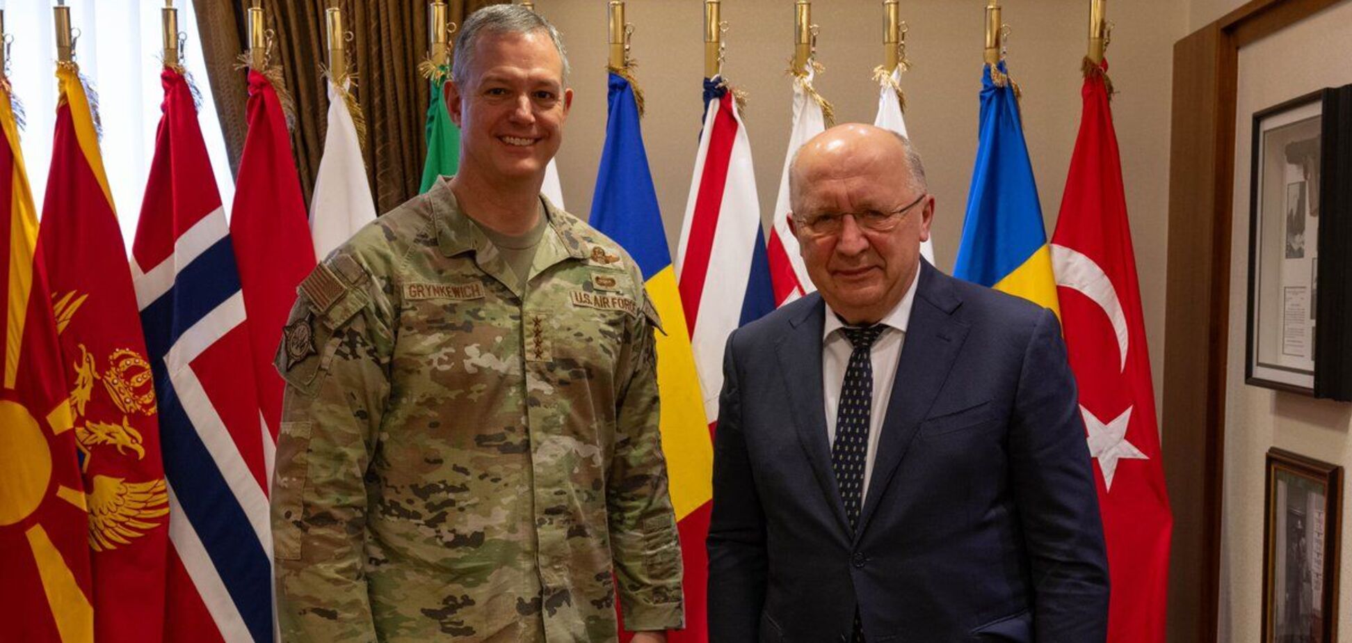 Главнокомандующий НАТО и еврокомиссар обсудили увеличение производства оборонной продукции. Фото