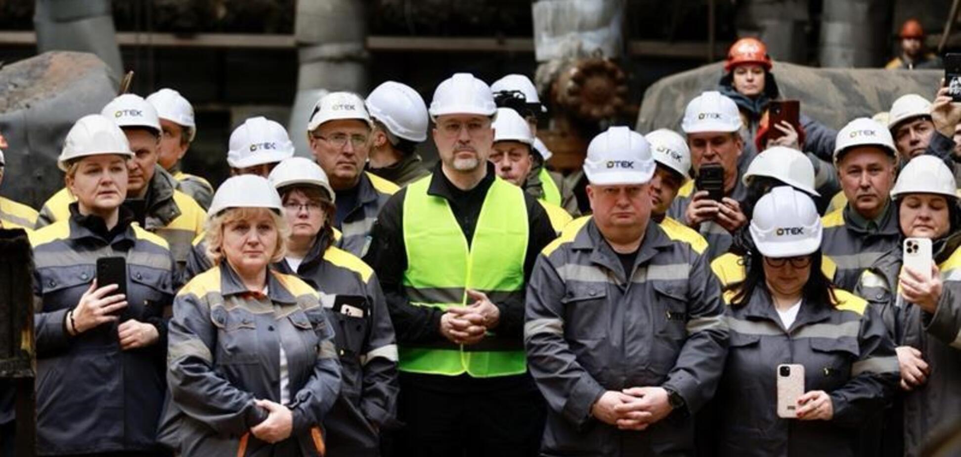 Шмыгаль наградил 36 энергетиков ДТЭК за прохождение самой сложной зимы