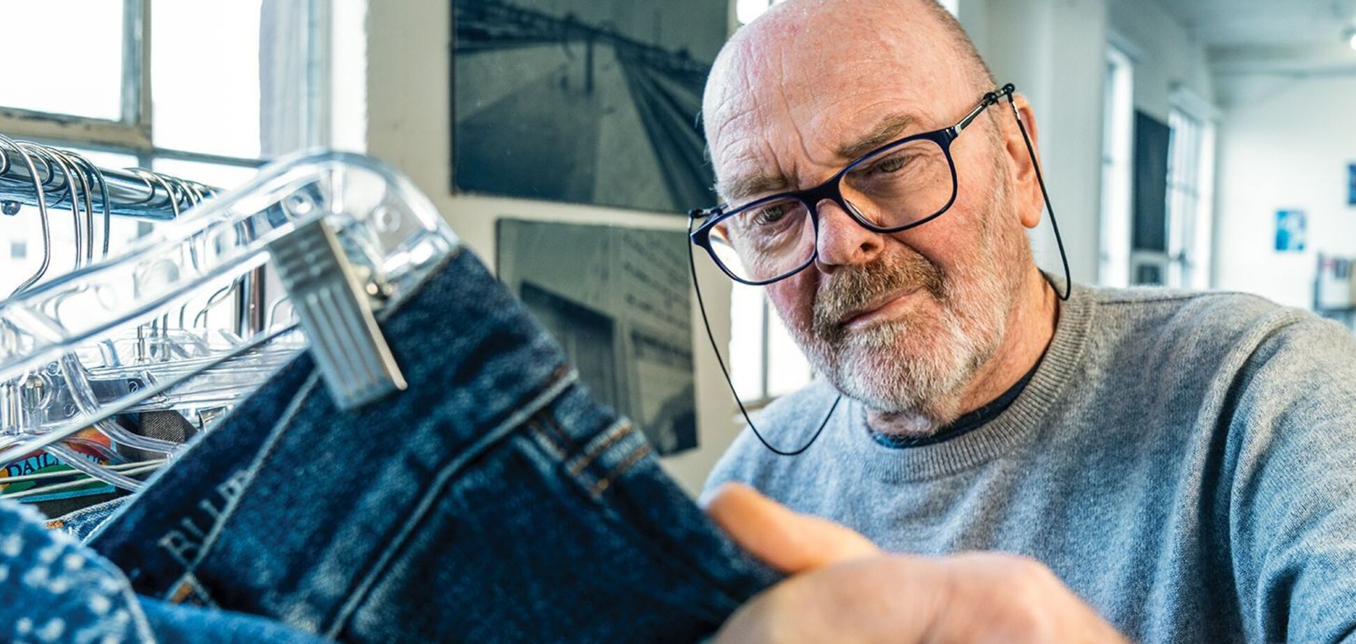 Превратил джинсы в элемент высокой моды: умер известный дизайнер, основатель брендов Diesel и Gap