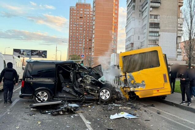 В Одессе произошло ДТП с участием микроавтобуса и маршрутки: погибла женщина, есть пострадавшие. Фото