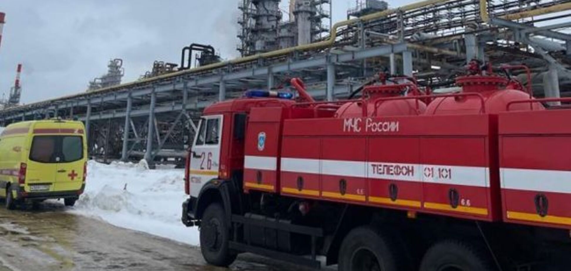 Четвертий за величиною НПЗ Росії призупинив роботу після атаки українських дронів – Reuters