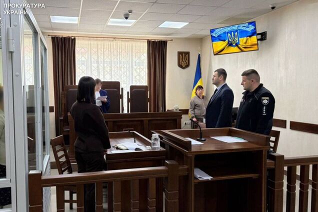 На Закарпатье женщина сдала в 'аренду' собственных детей для попрошайничества: ей сообщили о подозрении. Фото и видео