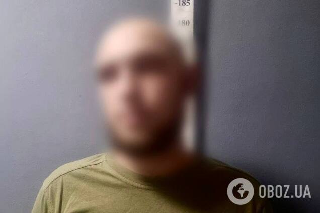 В Киеве мужчина на детской площадке убил прохожего, а затем ранил еще одного. Подробности, фото и видео