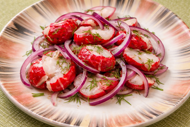 Як приготувати смачну биту редиску: рецепт весняної закуски нашвидкуруч