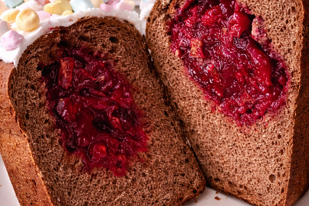 Вкусная паска с вишневой начинкой: делимся трендовым рецептом