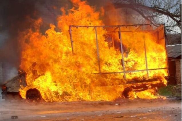 Окупанти вдарили по автівці у Руській Лозовій: пряме влучання в кабіну, загинув чоловік. Фото