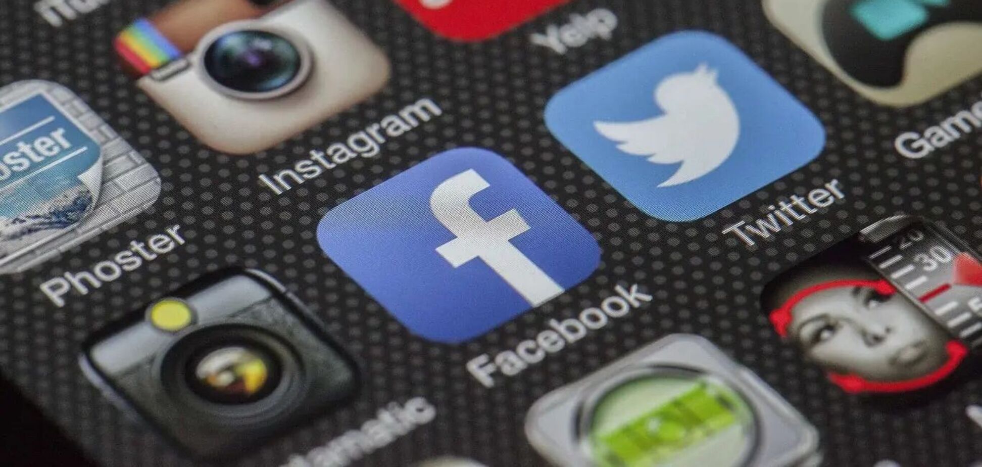 Еще одна страна планирует запретить соцсети для детей и подбивает к этому ЕС: что происходит