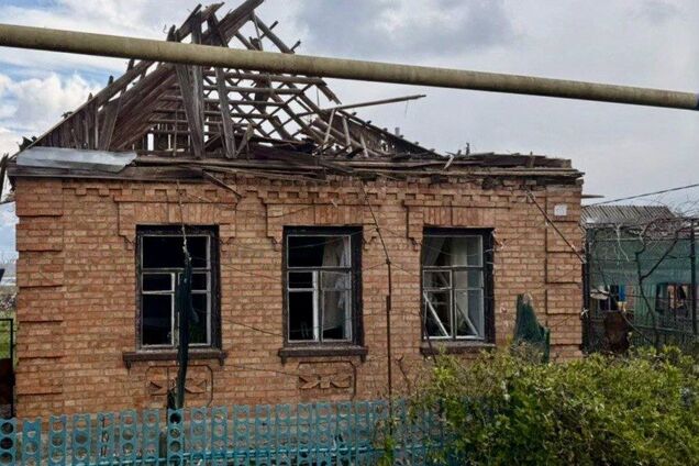 Ворог бив по Дніпропетровщині: пошкоджене підприємство, серед постраждалих – підліток. Фото