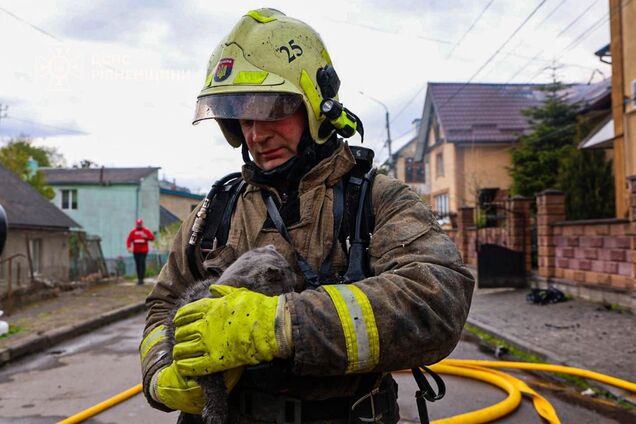 На Ровенщине в результате обстрелов РФ повреждены жилые дома, 5 пострадавших. Фото, видео