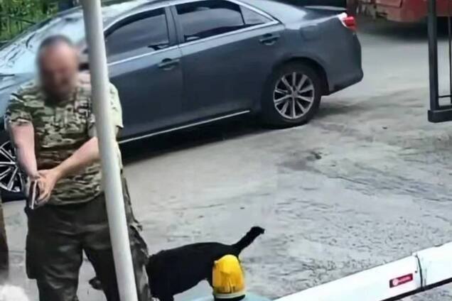 У Києві чоловік з пістолетом погрожував охоронцю через собаку: подробиці та фото від поліції