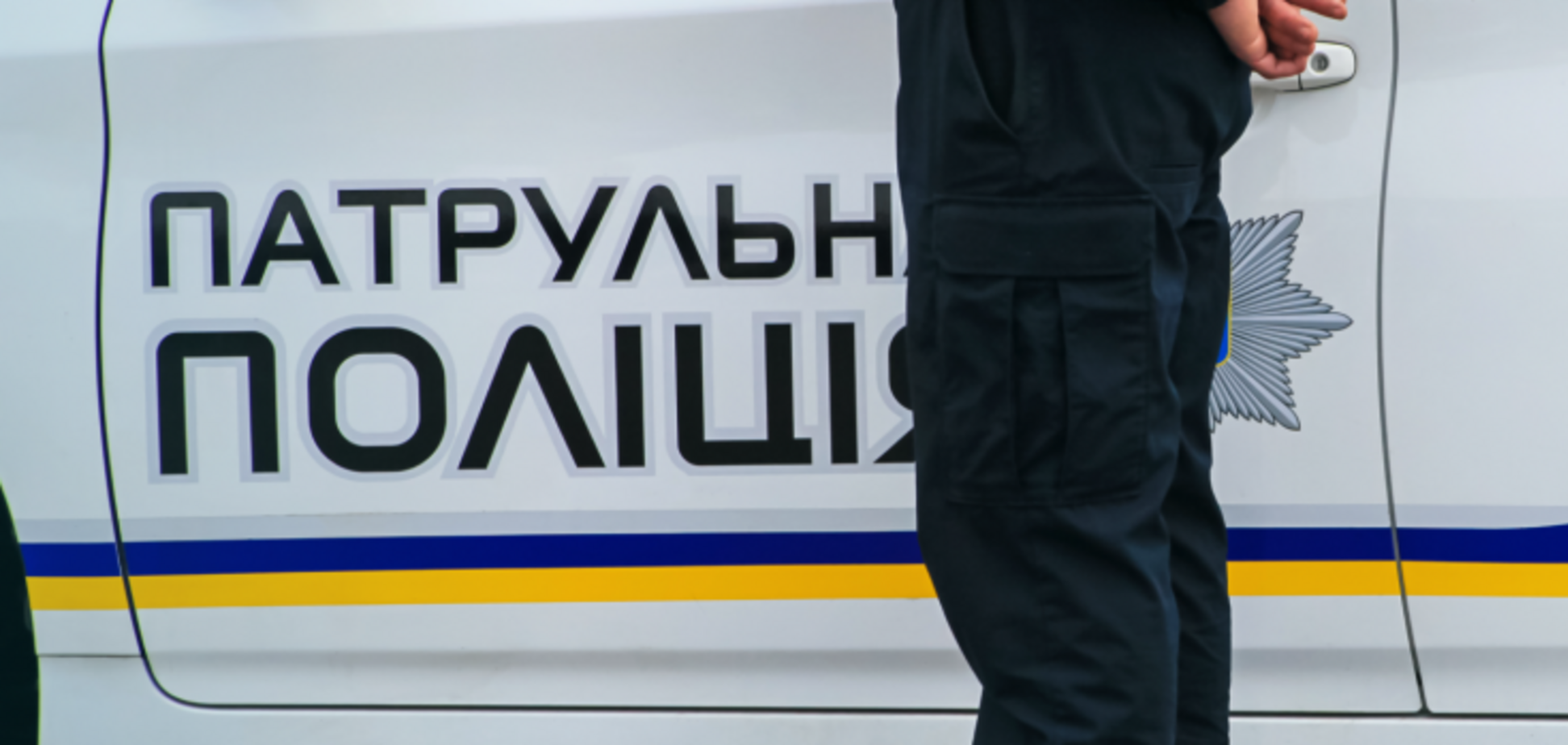На Прикарпатье мужчина угрожал медикам и бросался с ножом на правоохранителей: полицейские применили оружие