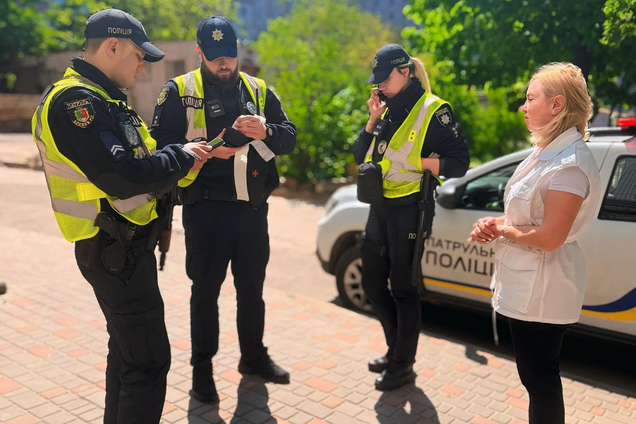 У Кривому Розі депутатка посадила 11-річну доньку за кермо і обурила мережу. Відео