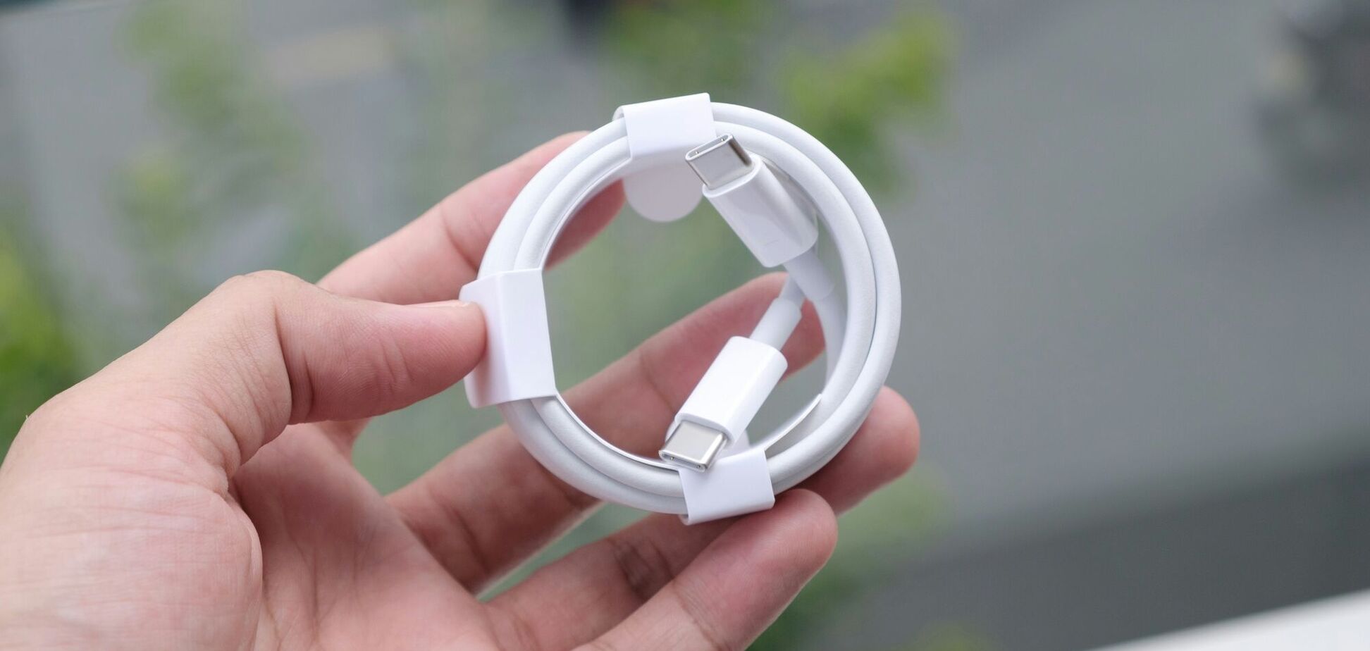 Чому деякі USB-C кабелі заряджають швидше: як правильно обрати