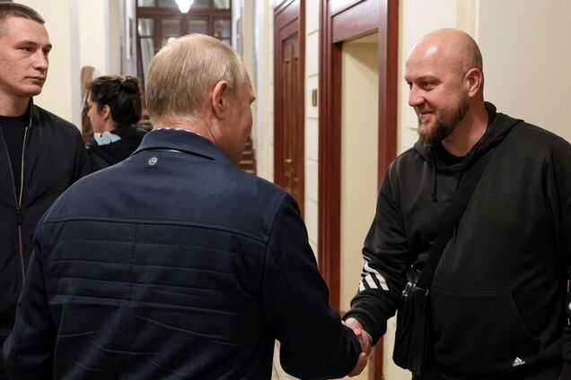 В Кремле показали видео встречи Путина со 'случайным прохожим' и оконфузились