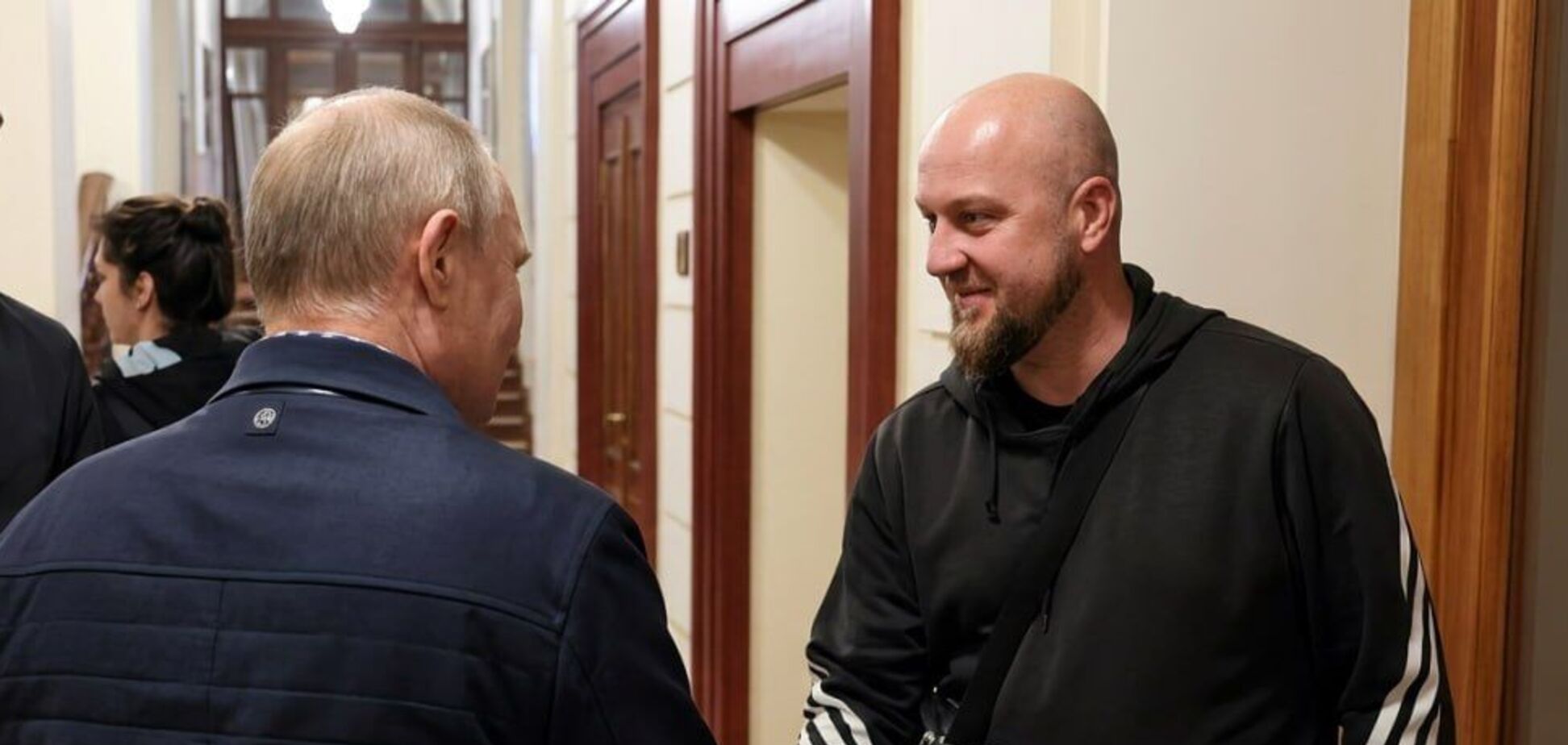 В Кремле показали видео встречи Путина со 'случайным прохожим' и оконфузились