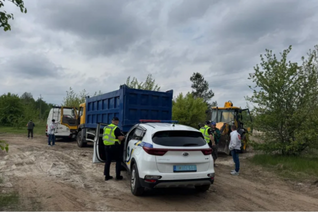 Екоцид у Козині: медіа зафіксували нищення заповідника та незаконний видобуток піску біля елітної забудови