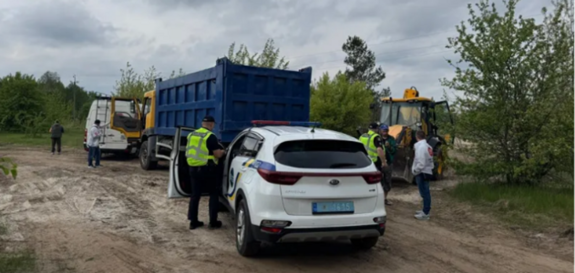 Екоцид у Козині: медіа зафіксували нищення заповідника та незаконний видобуток піску біля елітної забудови
