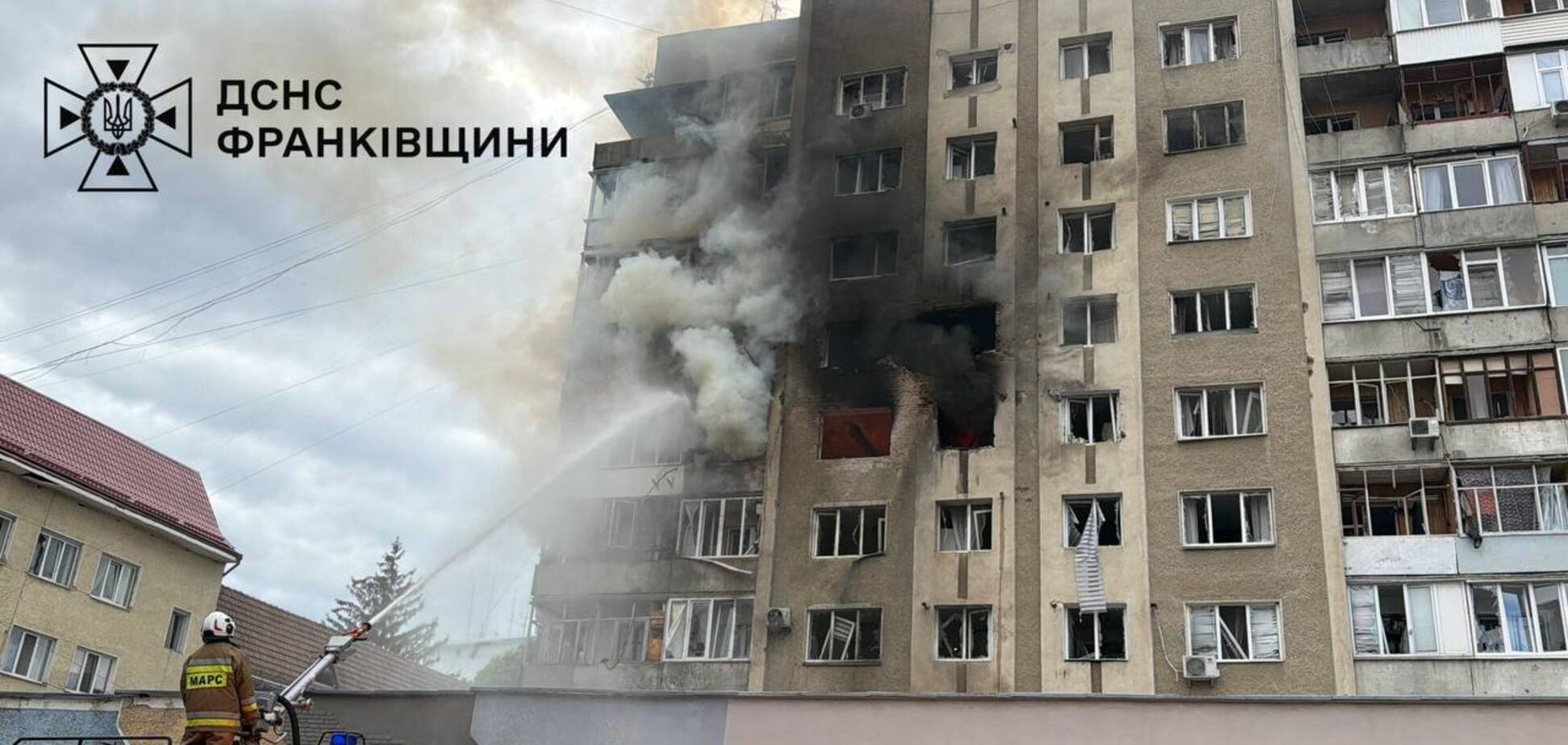 Россия атаковала 'Шахедами' Ивано-Франковск, есть попадание в жилую многоэтажку: все подробности, Фото и видео