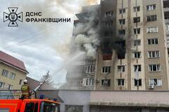 Россия атаковала 'Шахедами' Ивано-Франковск, есть попадание в жилую многоэтажку: все подробности, Фото и видео