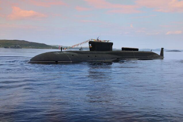 Российский флот начал защищать стратегические субмарины сетками от дронов. Фото