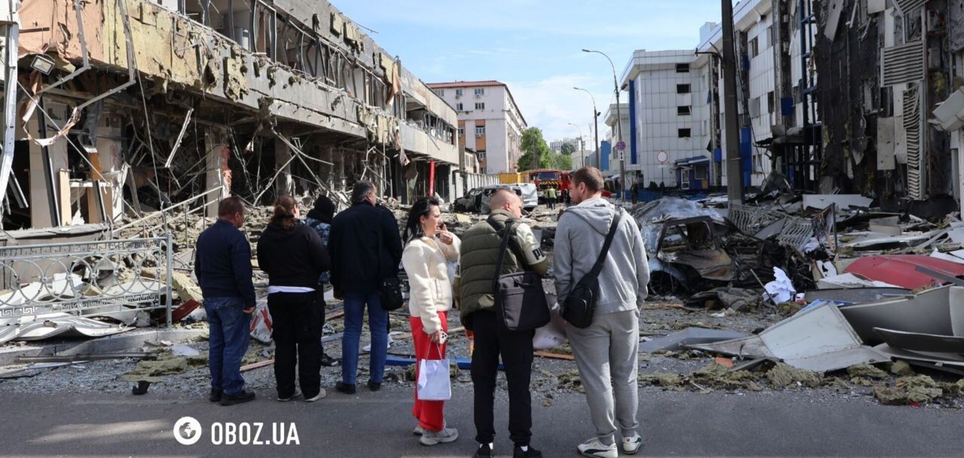 Вибиті вікна та стіни: у Києві на Оболоні внаслідок обстрілу РФ пошкоджено бізнес-центр. Фото та відео