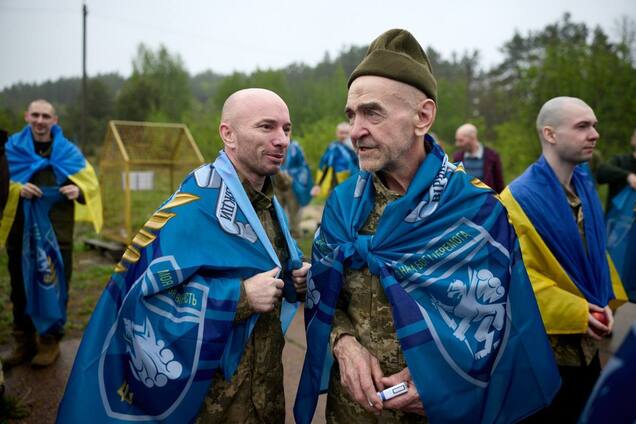 Україна і Росія провели перший етап обміну полоненими: серед звільнених рядові, сержанти та офіцери. Фото