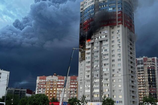 Під прицілом НПЗ: у російській Рязані прогриміли вибухи, сталась пожежа. Фото і відео