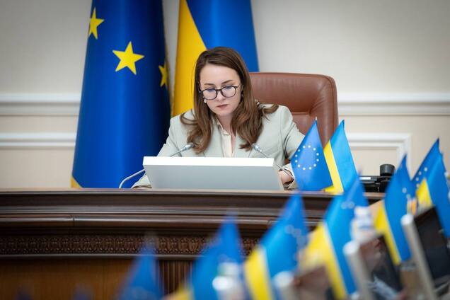 Уряд скасував обмеження на перетин кордону для всіх жінок, - Свириденко