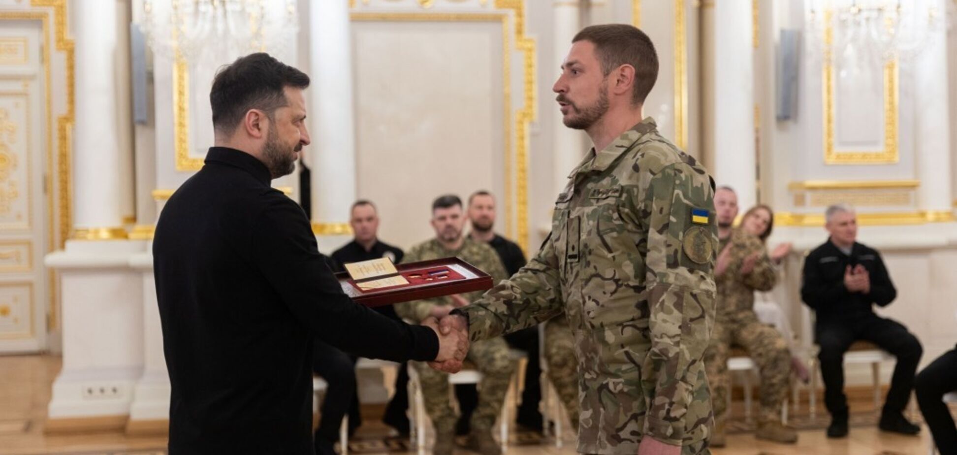 'Пятый год мы стоим против врага': Зеленский вручил награды украинским военным. Видео