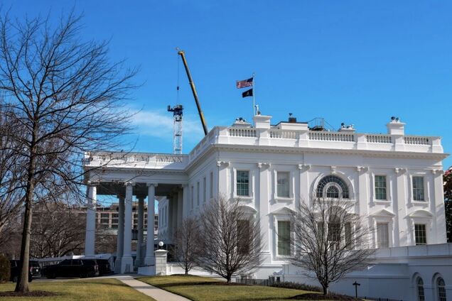Строительство бального зала Трампа столкнулось с новым препятствием: что произошло