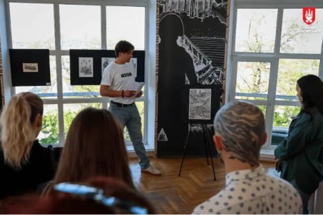 Мистецтво після полону: захисник Маріуполя представив виставку 'Загартовано/Закарбовано'