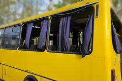 Росіяни двічі за день атакували дронами маршрутки у Херсоні: двоє людей загинули, багато поранених. Фото