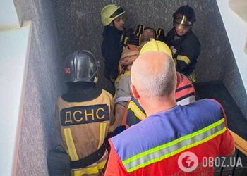 Під Києвом чоловік вижив після падіння з вікна на 8 поверсі на дах магазину. Відео порятунку та фото