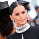 Супермодель-ангел Victoria's Secret вышла в свет с 'новым лицом'. Фото тогда и сейчас