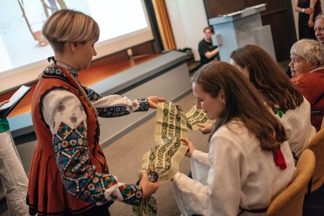 'Не лише національний символ, а й витвір мистецтва': у Нідерландах відзначили День вишиванки. Фото