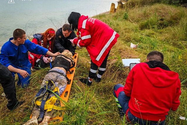 В Одесской области девушка сорвалась с крутого склона и сломала шею: очевидцы рассказали о трагедии. Фото