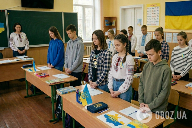 Это ритуал, которого ждут сами дети. Учительница из Чернигова растрогала необычным опытом проведения минуты молчания